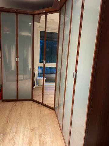 Modulaire kledingkast met meerdere delen beschikbaar voor biedingen
