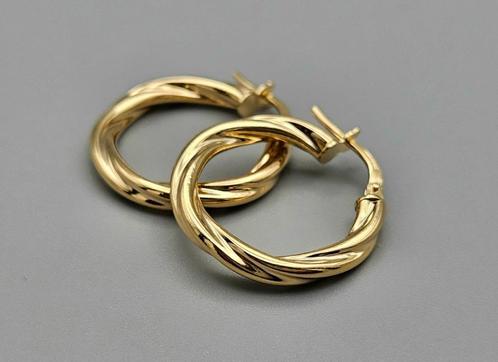 Gouden Vintage gedraaide wokkels/creolen. 2024/200., Sieraden, Tassen en Uiterlijk, Oorbellen, Zo goed als nieuw, Hangers, Goud