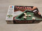 Yahtzee Dobbelspel - MB Spellen, Hobby en Vrije tijd, Gezelschapsspellen | Bordspellen, Ophalen of Verzenden, Consumercare@hasbro.co.uk