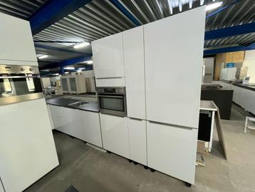 Complete keuken Compleet met APP 120Keukens op voorraad 2688 beschikbaar voor biedingen