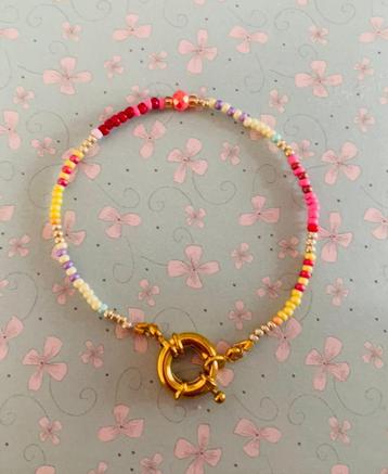 Zelfgemaakt armbandje beschikbaar voor biedingen