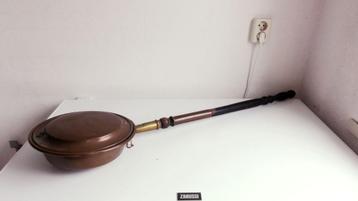 Bedpan, antieke koperen bedpan beschikbaar voor biedingen