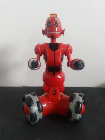2007 RS Tri-Bot-robot van Wow-Wee - Rood beschikbaar voor biedingen
