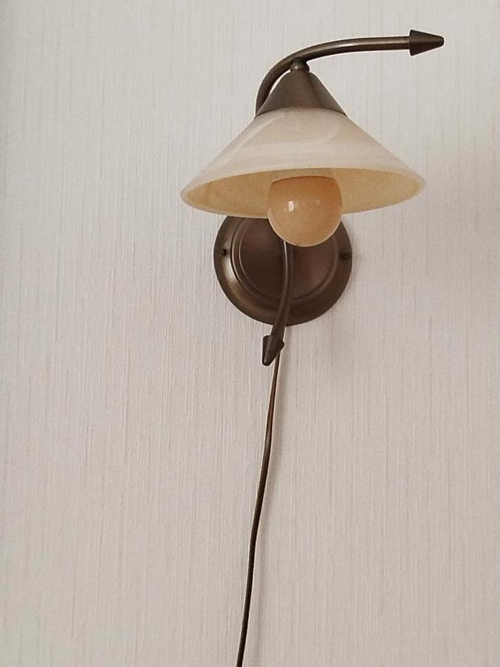 2 wandlampen met albast kappen, Huis en Inrichting, Lampen | Wandlampen, Zo goed als nieuw, Glas, Metaal, Ophalen
