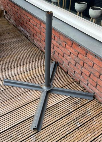 Parasol Standaard - Stevig en Betrouwbaar! beschikbaar voor biedingen