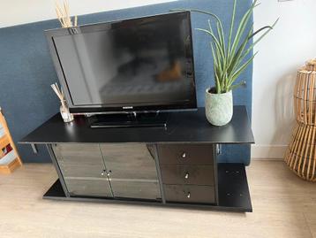Zwart TV Meubel op wielen beschikbaar voor biedingen