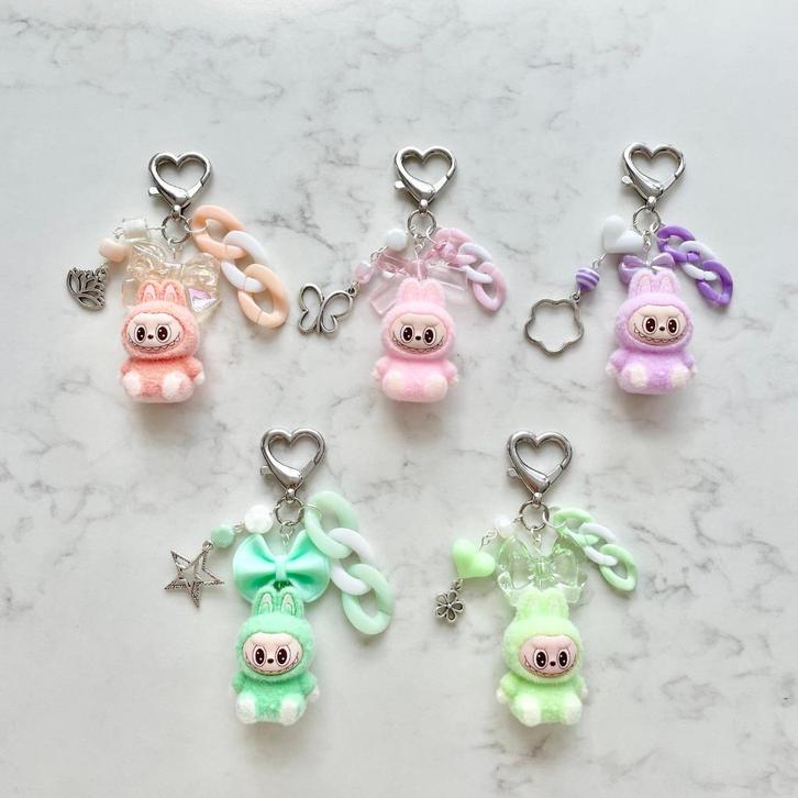 Schattige fluffy labubu sleutelhanger, Verzamelen, Poppetjes en Figuurtjes, Nieuw, Ophalen of Verzenden