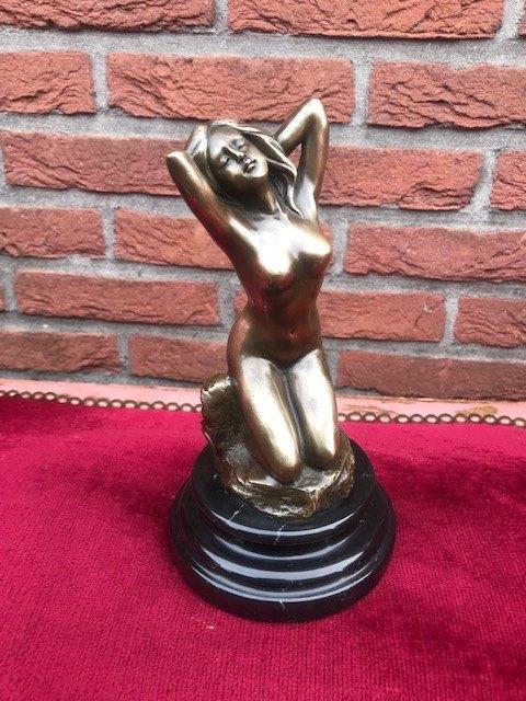 knielend naakt, brons en marmer, erotica, Antiek en Kunst, Kunst | Beelden en Houtsnijwerken, Ophalen of Verzenden