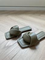 Dames leren slipper khaki van H&M maat 39 zo goed als nieuw!, Slippers, H&M, Ophalen of Verzenden, Zo goed als nieuw