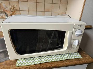 nog prima werkende magnetron Whirlpool beschikbaar voor biedingen