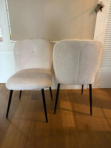 4 splinternieuwe stoelen beschikbaar voor biedingen