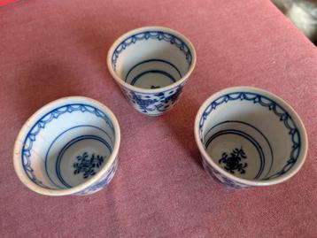 Meissen, kleine porseleinen bekers beschikbaar voor biedingen