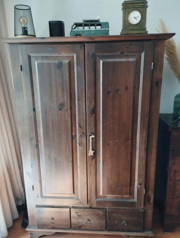 Gratis afhalen TV kast in koloniale stijl.105 x 56 x 165cm beschikbaar voor biedingen