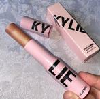 Kylie jenner kylight stick out of this world highlighter new, Nieuw, Gehele gezicht, Make-up, Ophalen of Verzenden