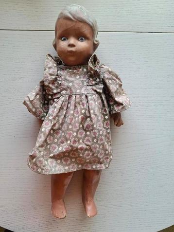 Antieke meisjes pop/ met originele kleding/ periode '30-'40 beschikbaar voor biedingen