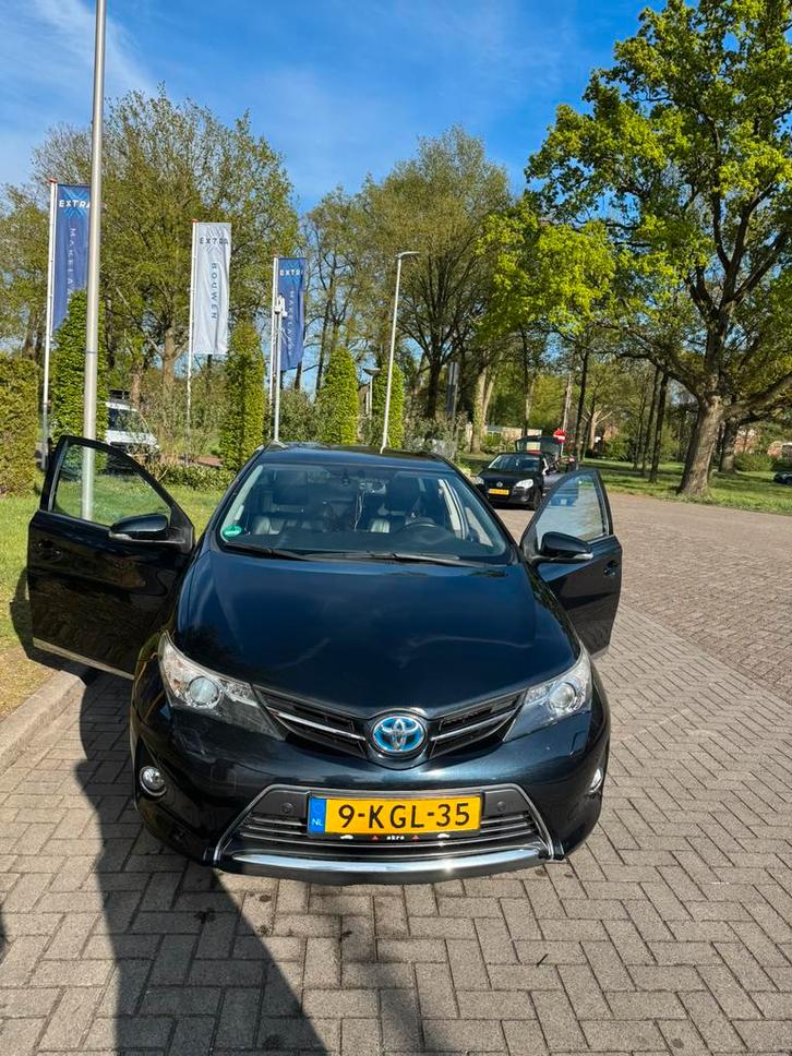 Toyota Auris 1.8 Full Hybrid 5DR CVT 2013 Grijs, Auto's, Toyota, Particulier, Auris, Hybride Elektrisch/Benzine, Volledig hybride