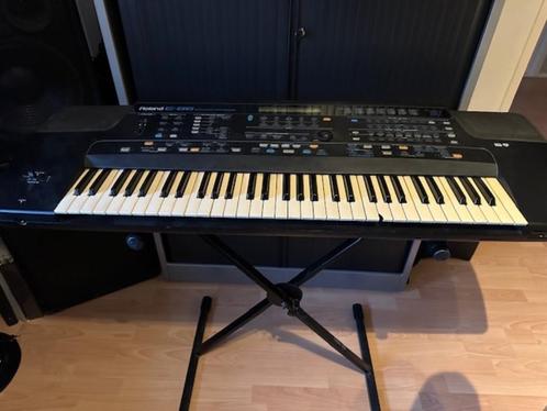 Te Koop Roland E 86  Synthesizer met flight case + statief, Muziek en Instrumenten, Keyboards, Gebruikt, 61 toetsen, Roland, Aanslaggevoelig