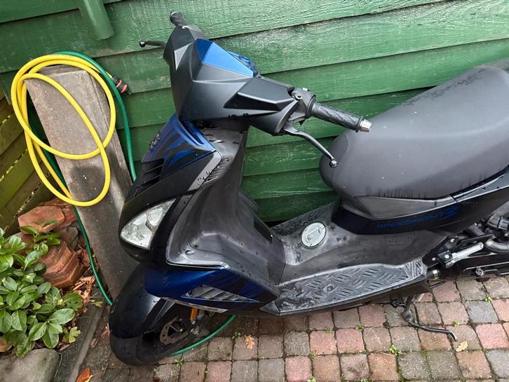 Kapotte Scooter - (voor reparatie), Fietsen en Brommers, Brommeronderdelen | Scooters, Gebruikt, Peugeot, Overige typen, Ophalen