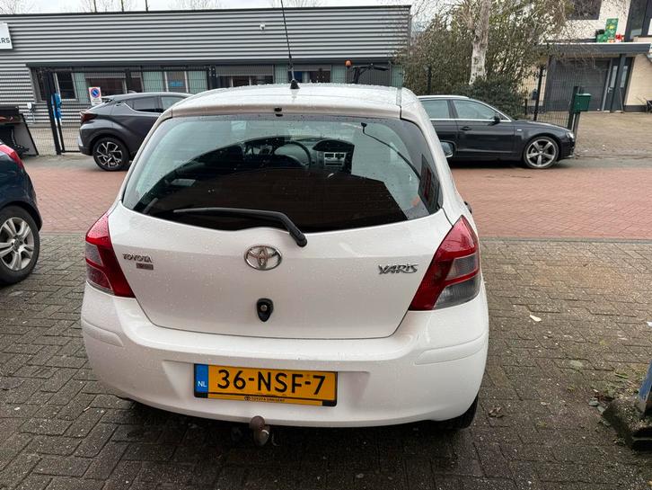 Toyota Yaris 1.0 12V Vvt-i 5DR Terra 2010 Wit, Auto's, Toyota, Particulier, Yaris, Benzine, A, Hatchback, Handgeschakeld, Origineel Nederlands