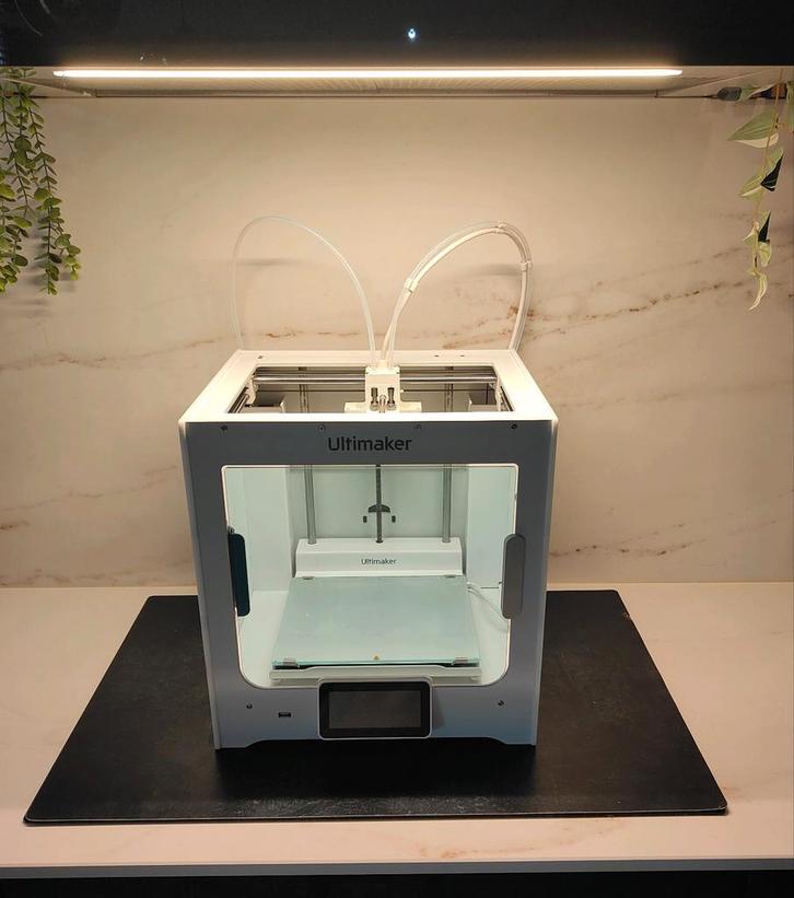 Ultimaker S3 met accessoires & filament geschikt voor Carbon, Computers en Software, 3D Printers, Zo goed als nieuw, Ingebouwde Wi-Fi