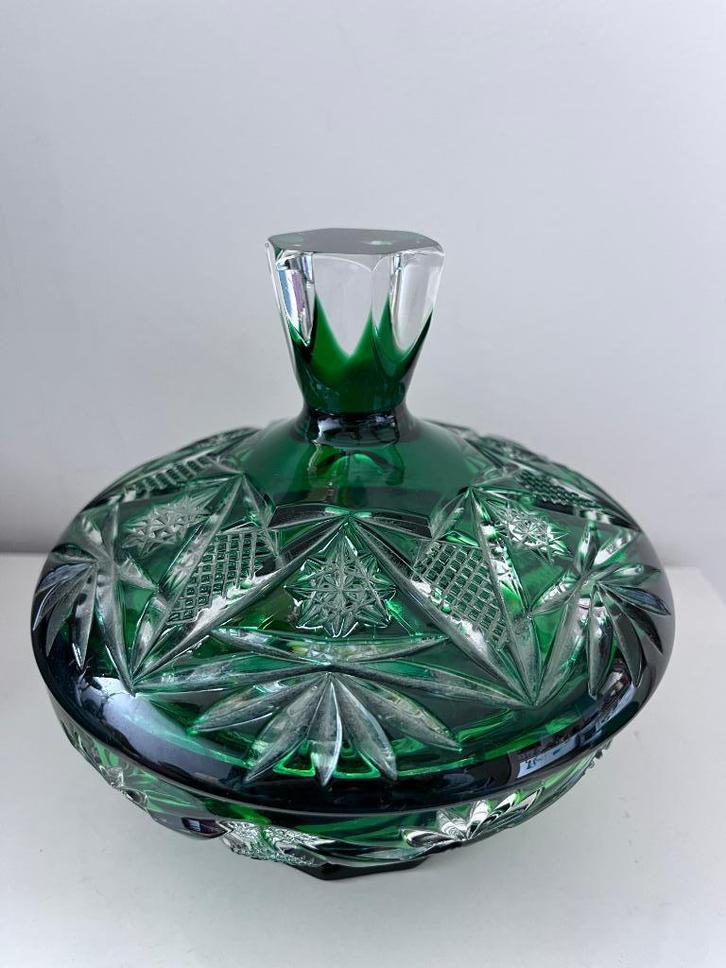 Bohemian bonbonnière in smaragd emerald groen glas kristal, Antiek en Kunst, Antiek | Glas en Kristal, Ophalen of Verzenden