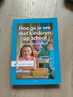 Hoe ga je om met kinderen op school en met hun ouders?, Gerda Woltjer; Harry Janssens, Zo goed als nieuw, Alpha, HBO