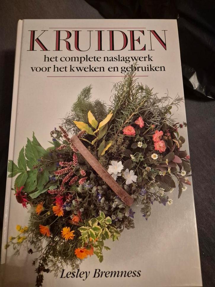 Kruiden - Het complete naslagwerk, Boeken, Wonen en Tuinieren, Zo goed als nieuw, Tuinieren en Tuinplanten, Ophalen