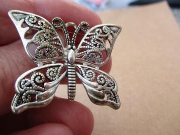 Zilverkleur VLINDER Broche mooi opengewerkt model  beschikbaar voor biedingen