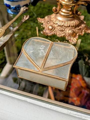Vintage Capiz Schelp Doosje beschikbaar voor biedingen