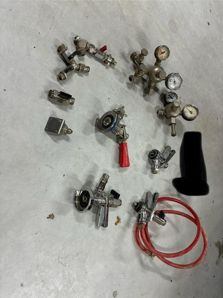 Co2 meters fustkoppelingen en diverse biertap thuistap bier, Hobby en Vrije tijd, Feestartikelen, Carnaval, Ophalen