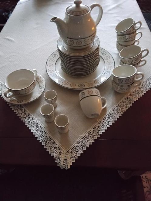 ROYAL ORCHID SERVIES DELEN., Huis en Inrichting, Keuken | Servies, Ophalen of Verzenden