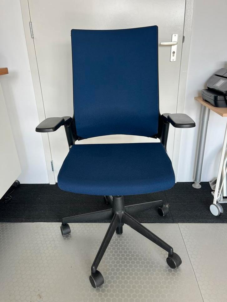 Ahrend 2020 bureaustoel, hoge rug., Huis en Inrichting, Bureaustoelen, Zo goed als nieuw, Bureaustoel, Blauw, Ergonomisch, Ophalen
