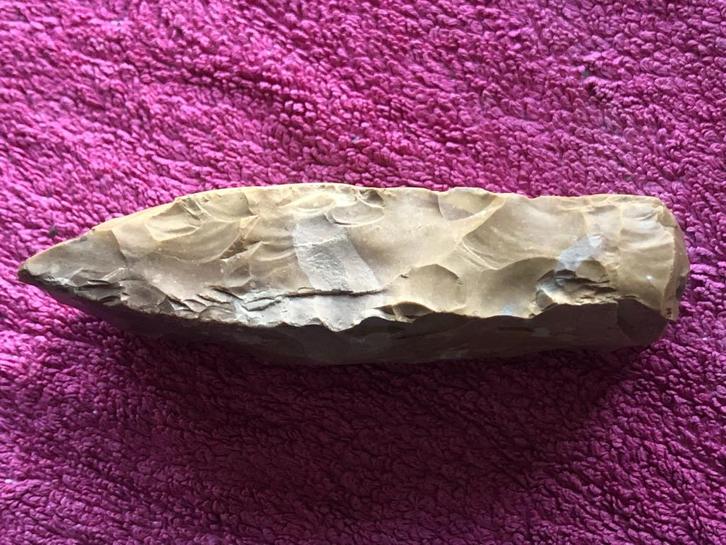 Bodemvondst BIJL steentijd Neolithicum 4000 jr. PREHISTORIE, Antiek en Kunst, Curiosa en Brocante, Verzenden