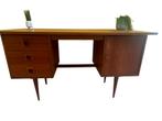 Teak houten Vintage jaren 60 bureau op pootjes, Huis en Inrichting, Kasten | Dressoirs, 50 tot 100 cm, 25 tot 50 cm, Teakhout