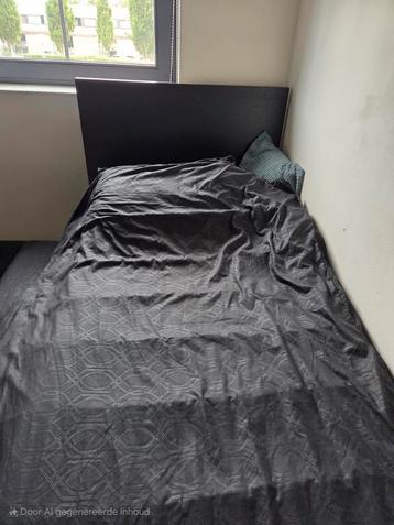 Ikea MALM bed met 2 onderlades. 90x200