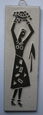 Vintage Westraven wandtegel donkere dame met fruit, Antiek en Kunst, Ophalen of Verzenden