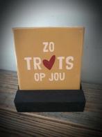 Tekst tegel "Zo trots op jou" teksttegel met spreuk, Ophalen of Verzenden, Nieuw