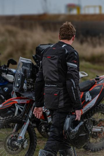 Rusty Stitches Cliff Motorpak beschikbaar voor biedingen