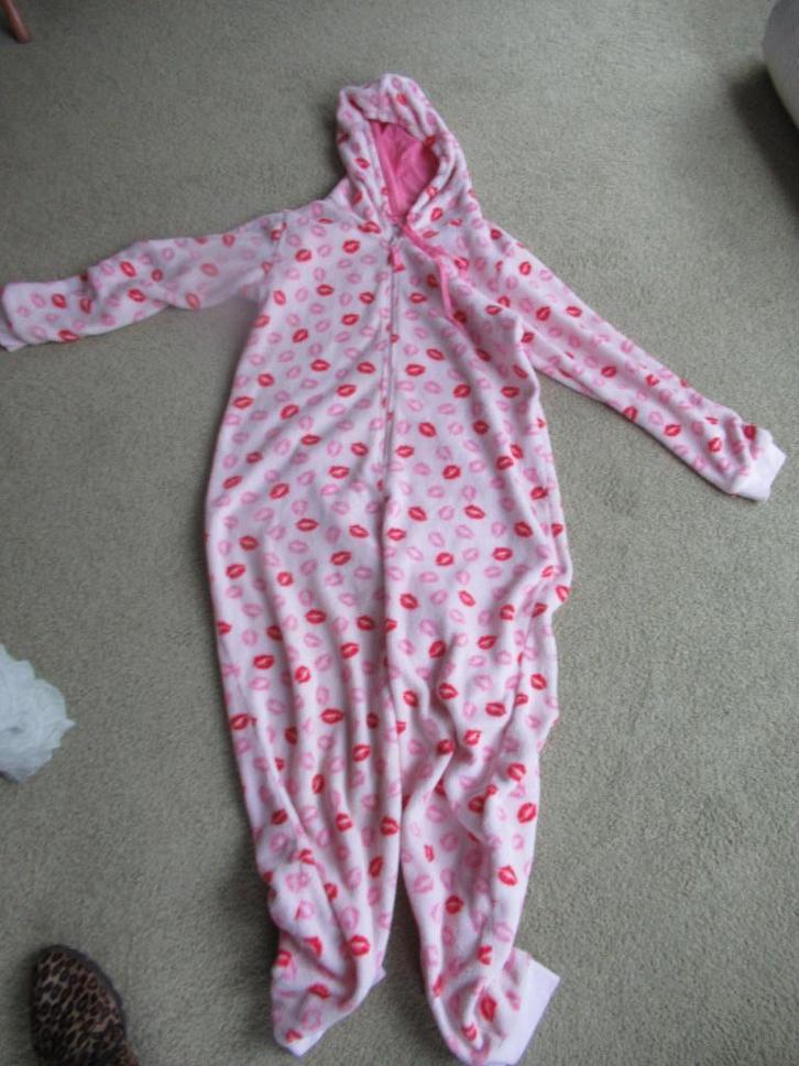 Hunkemöller FLEECE ONESIE + LIPPEN pyjama xl / huispak, Kleding | Dames, Pyjama's, Zo goed als nieuw, Maat 46/48 (XL) of groter