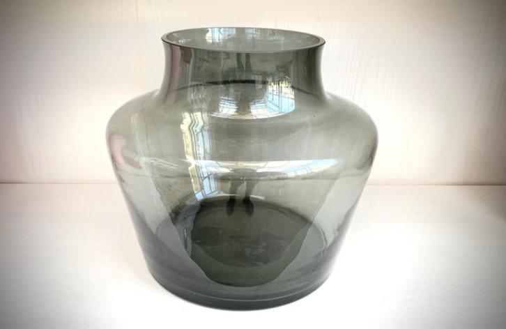 Vaas Coral Grey, mondgeblazen Nieuw met hoge korting, Huis en Inrichting, Woonaccessoires | Vazen, Nieuw, Overige kleuren, Minder dan 50 cm