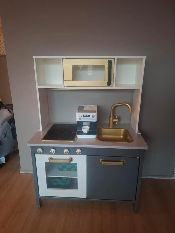 Nette speelkeuken met Miele apparatuur + accessoires, Kinderen en Baby's, Speelgoed | Speelkeukens, Gebruikt, Speelkeuken, Hout