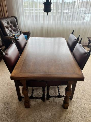 Nette donker eikenhouten eetkamer beschikbaar voor biedingen