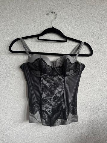 Vintage Y2K grijze korset top met zwarte kanten details beschikbaar voor biedingen
