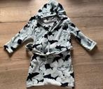 Nieuwe zachte lichtblauwe badjas met haaien - 116/122, Nieuw, Ophalen of Verzenden, Jongen, Nacht- of Onderkleding