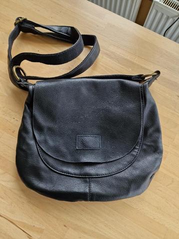 Leren zwarte schoudertas beschikbaar voor biedingen