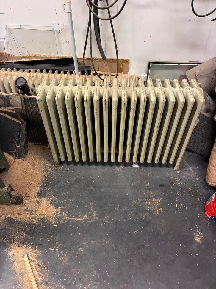 Gietijzeren Radiator - Klassiek en Functioneel, Doe-het-zelf en Verbouw, Verwarming en Radiatoren, Gebruikt, Radiator, Ophalen