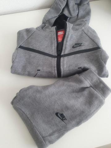 Nike joggingspak jongen 18 maanden

 beschikbaar voor biedingen