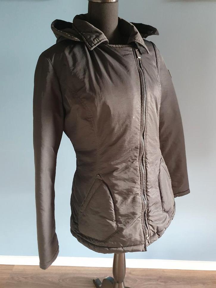 Aparte zwarte Italiaanse Froccella winterjas, Kleding | Dames, Jassen | Winter, Zo goed als nieuw, Maat 38/40 (M), Zwart, Ophalen of Verzenden