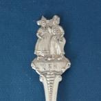 verzilverd lepeltje klederdracht Urk (DEMET), Antiek en Kunst, Antiek | Bestek, Ophalen of Verzenden