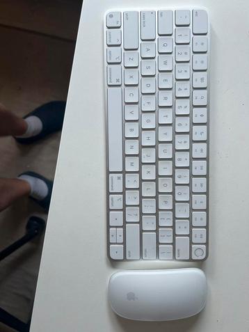 Apple Keyboard with touch ID and mouse  beschikbaar voor biedingen